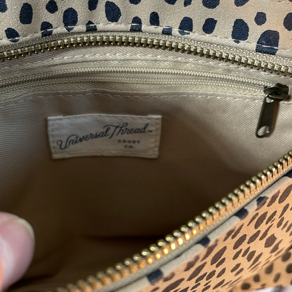 Universal Threads Leopard Print Crossbody - Picture 6 of 7